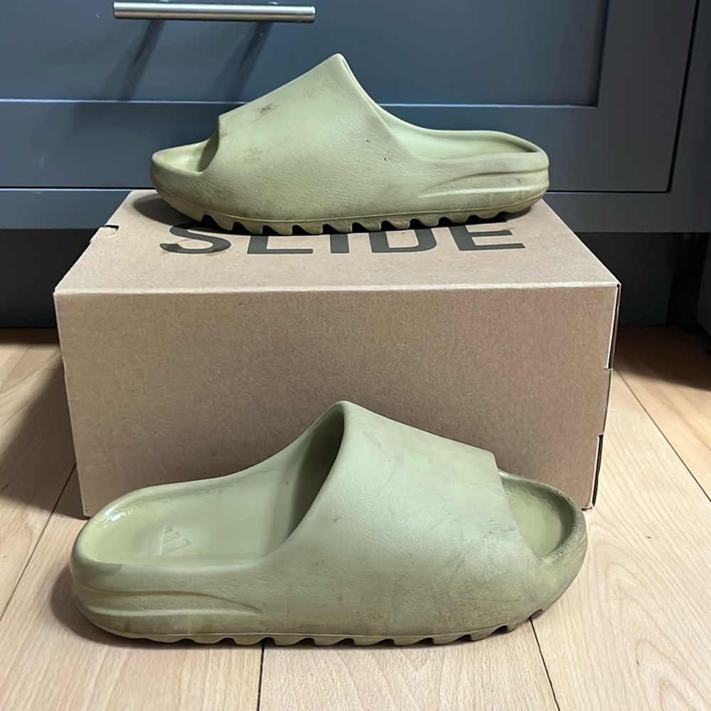 Yeezy slides Resin